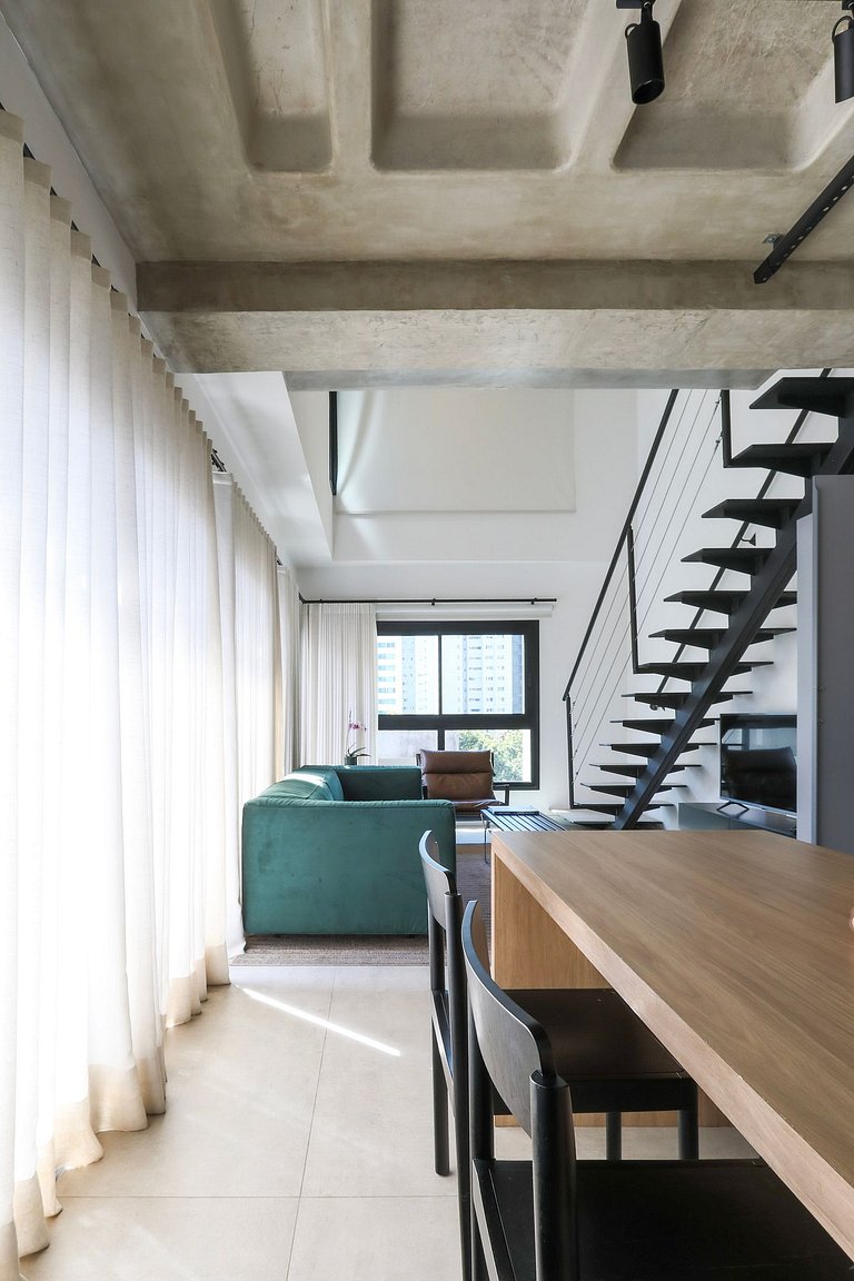 Refúgio Urbano: Loft Moderno com Jacuzzi