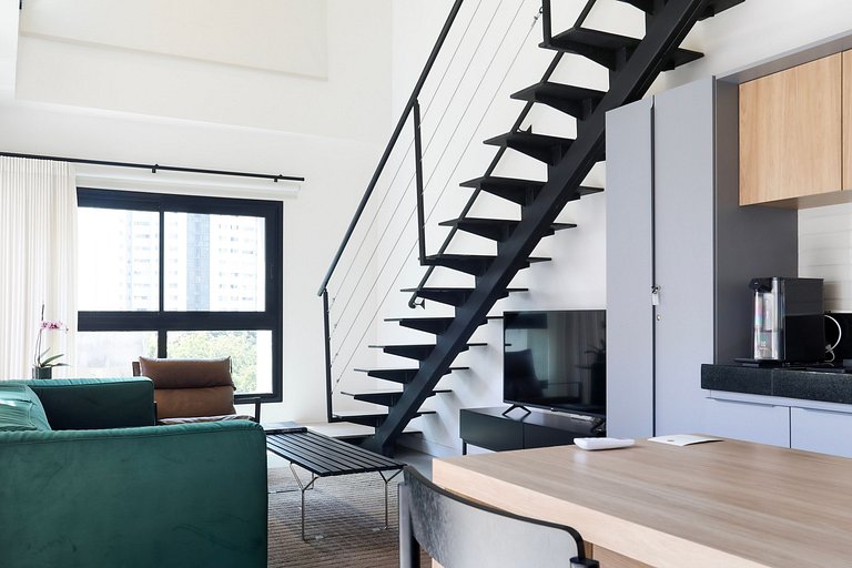 Refúgio Urbano: Loft Moderno com Jacuzzi