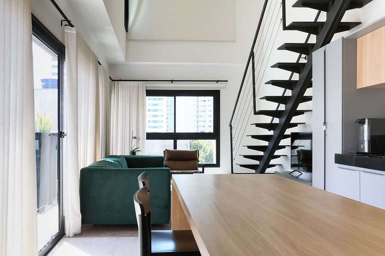 Refúgio Urbano: Loft Moderno com Jacuzzi