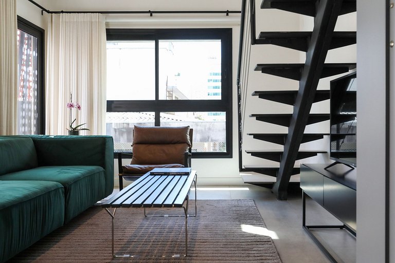 Refúgio Urbano: Loft Moderno com Jacuzzi