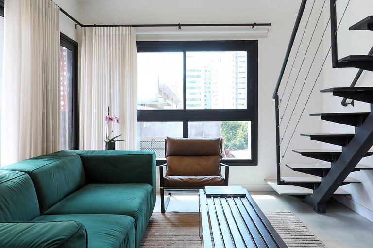 Refúgio Urbano: Loft Moderno com Jacuzzi