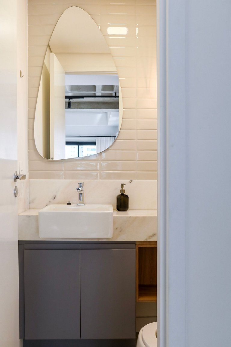 Refúgio Urbano: Loft Moderno com Jacuzzi