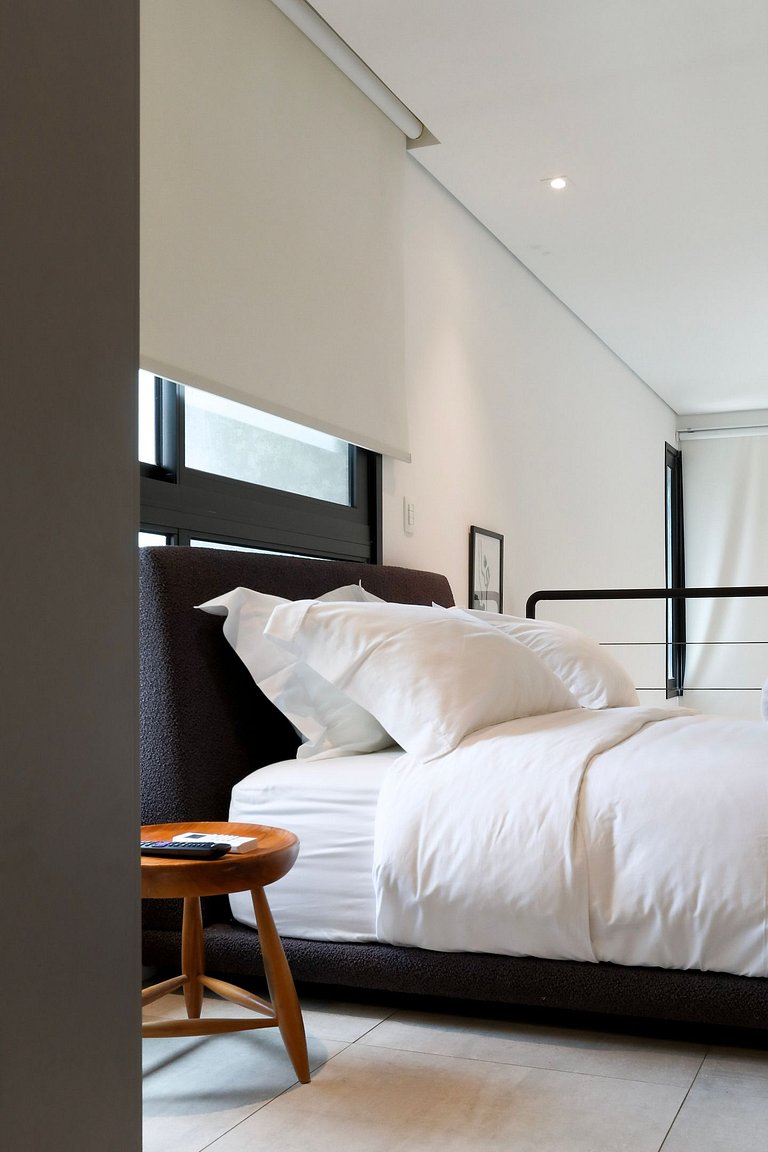 Refúgio Urbano: Loft Moderno com Jacuzzi