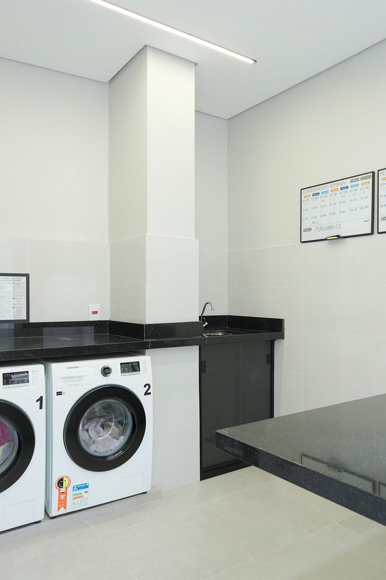 Studio moderno com ar e ótima localização