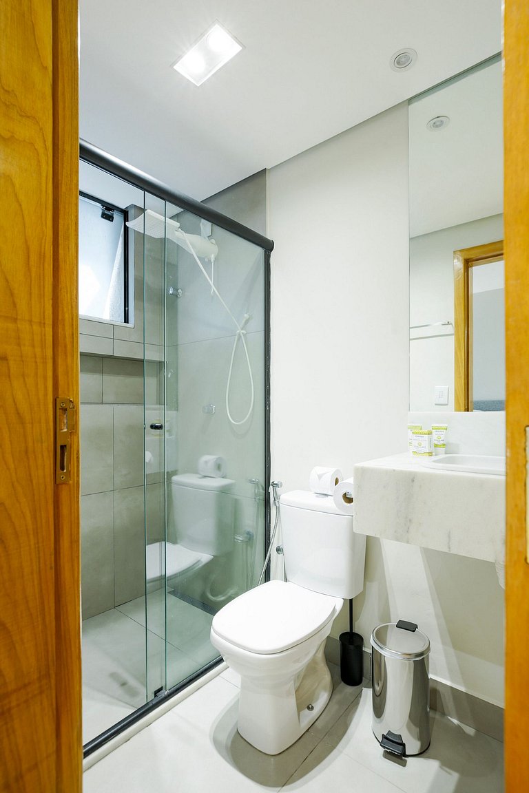 Studio moderno com ar e ótima localização