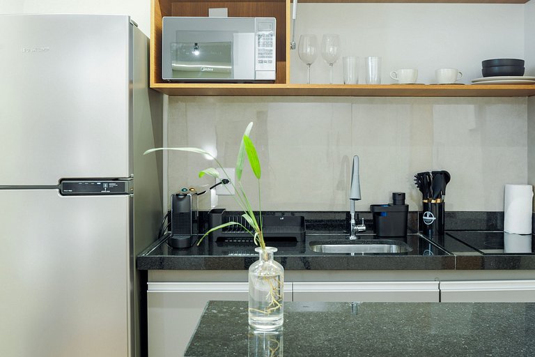 Studio moderno com ar e ótima localização