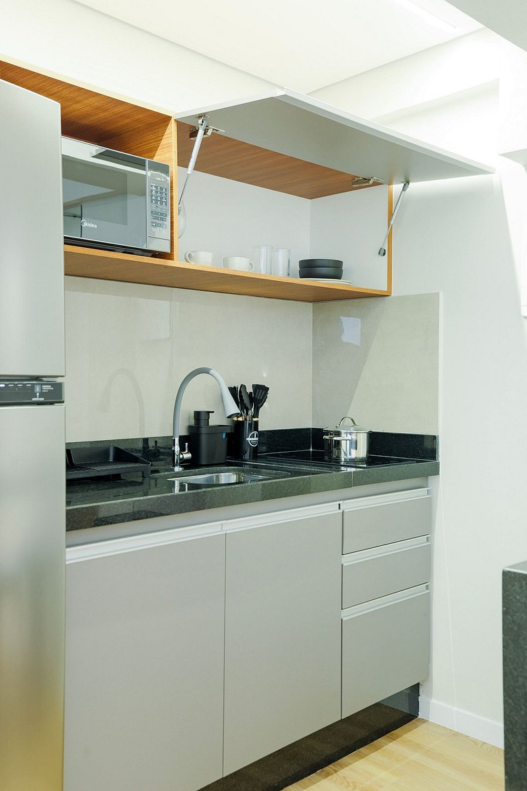 Studio moderno com ar e ótima localização