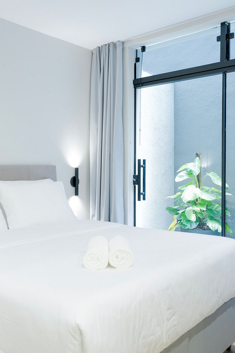 Studio moderno com ar e ótima localização