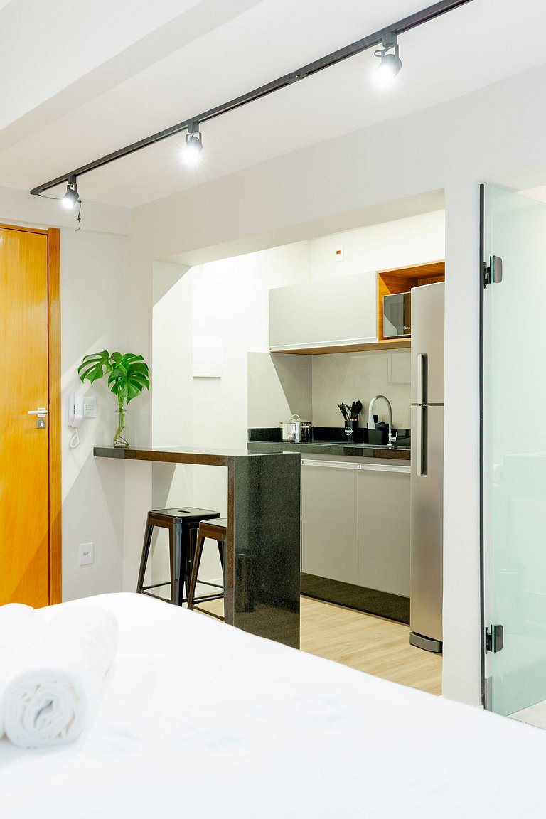 Estúdio novo e completo perto da Savassi