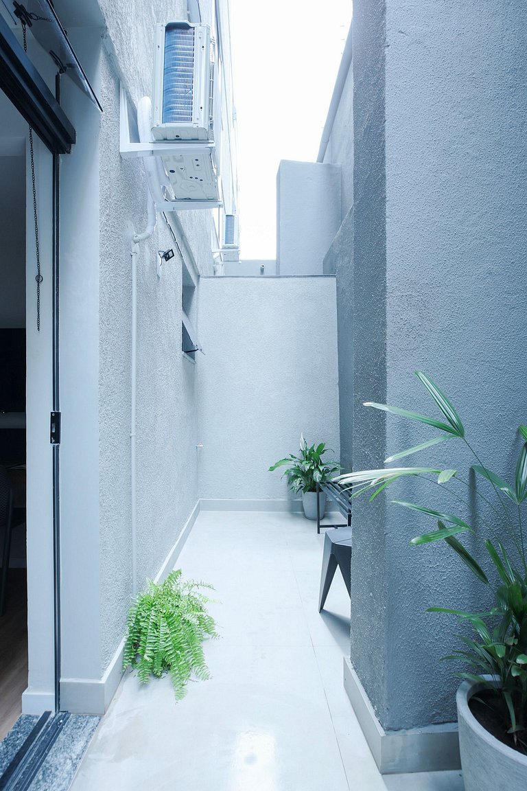 Estúdio novo e completo perto da Savassi