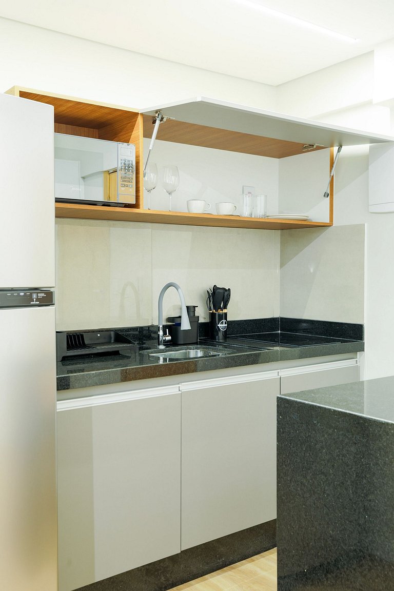 Studio moderno com ar e ótima localização