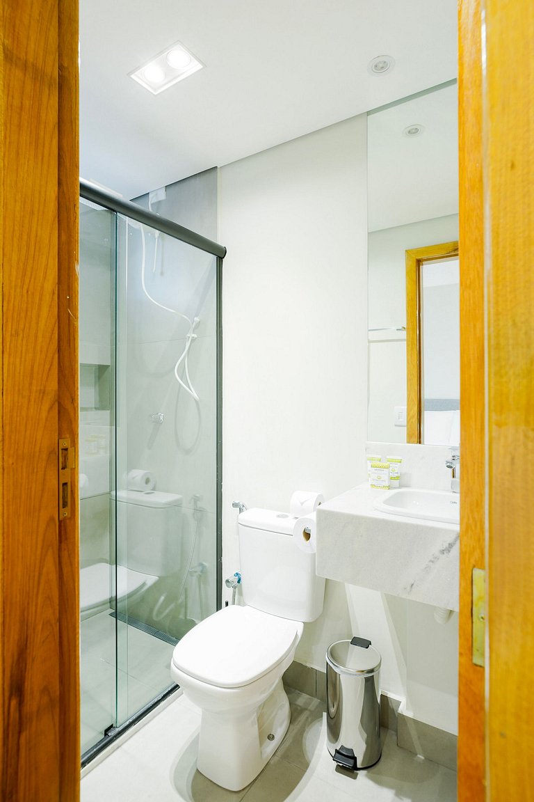 Studio moderno com ar e ótima localização