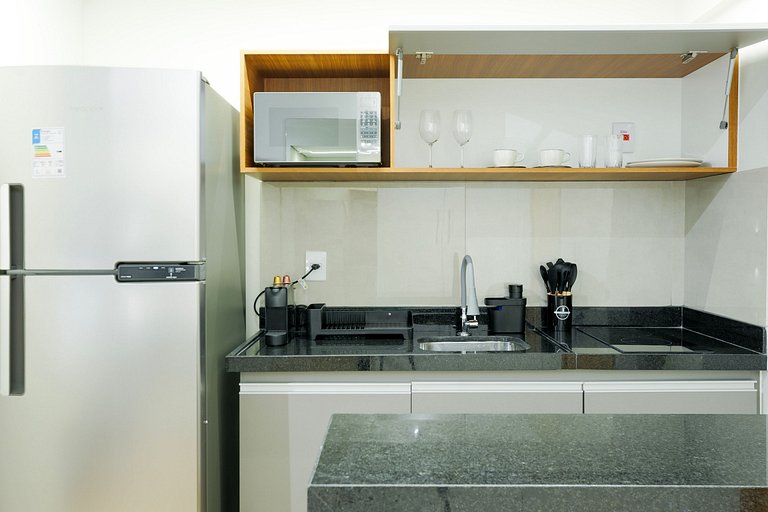 Studio moderno com ar e ótima localização