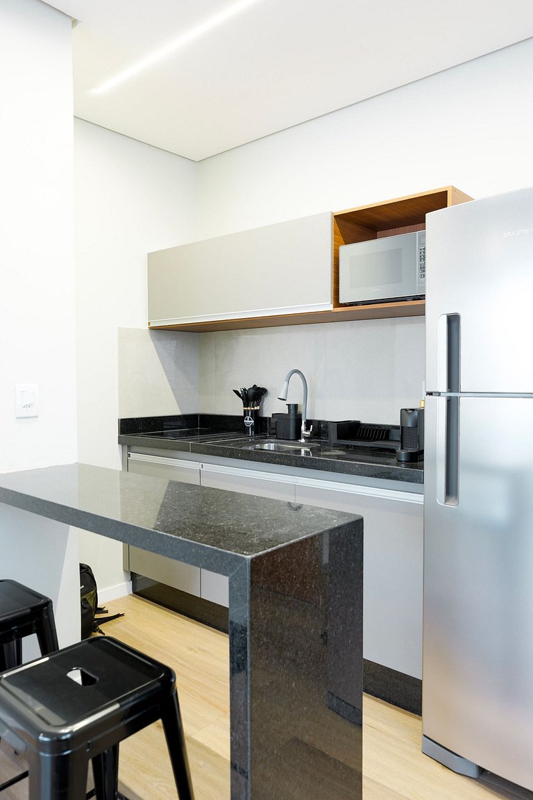 Studio com terraço, ar e churrasqueira