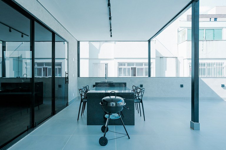 Studio com terraço, ar e churrasqueira