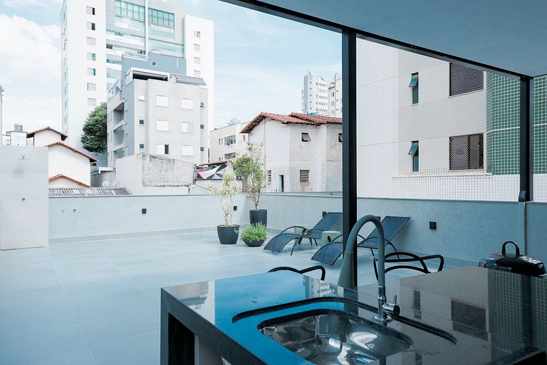 Studio com terraço, ar e churrasqueira