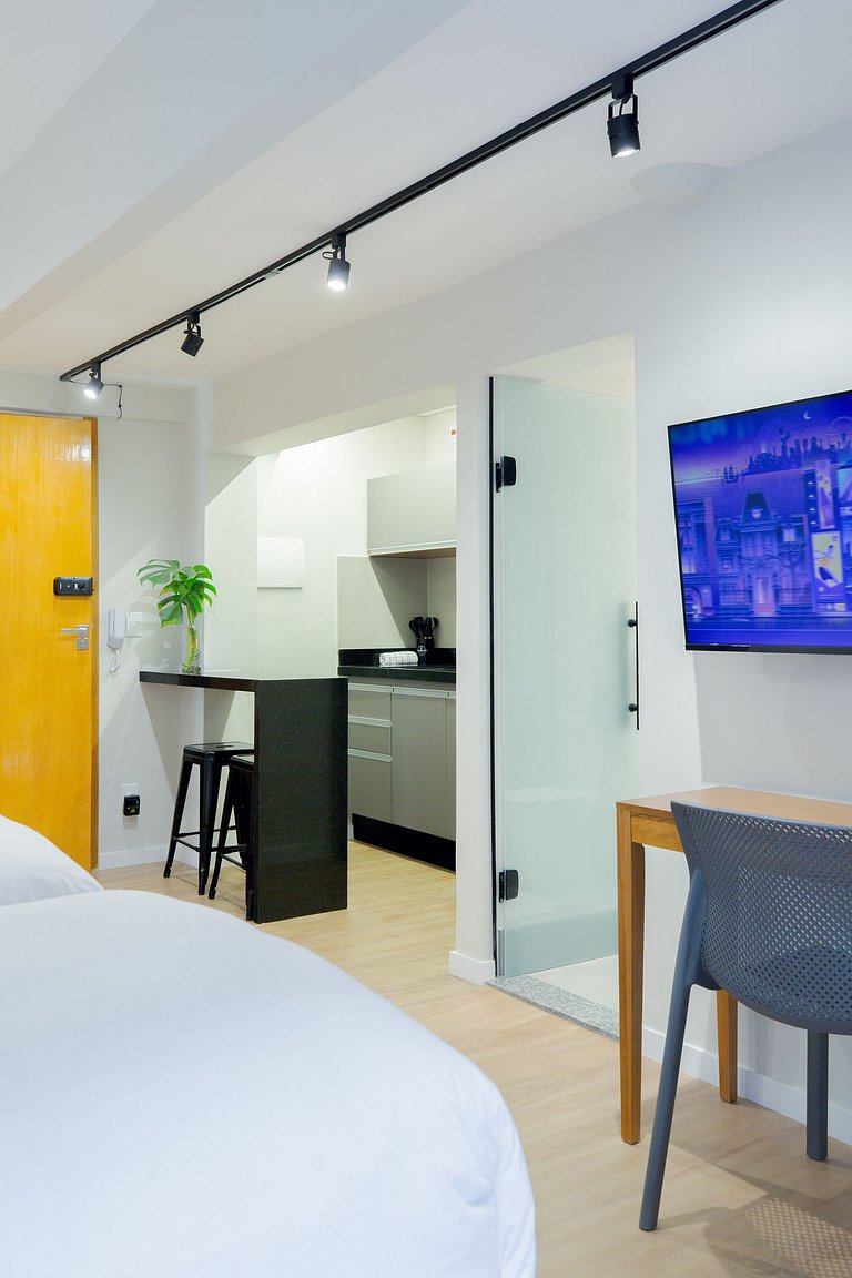 Estúdio novo e completo perto da Savassi