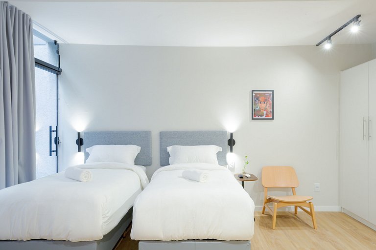 Estúdio novo e completo perto da Savassi