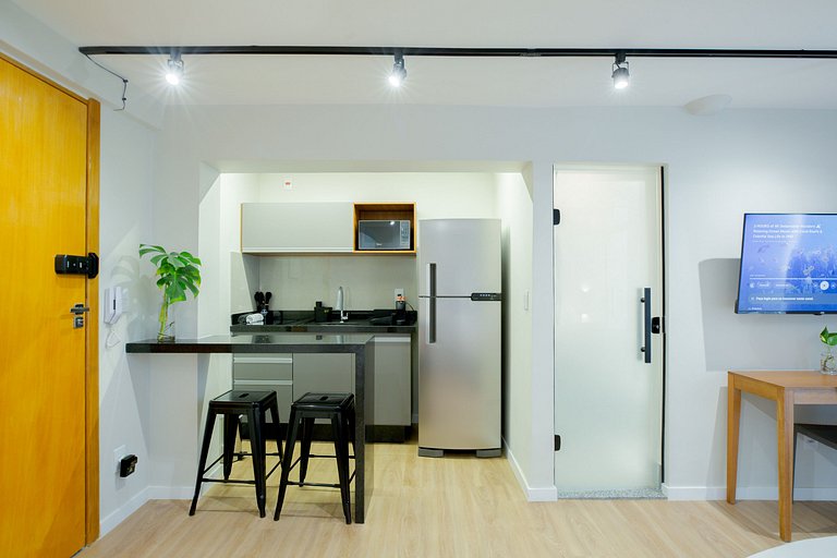 Estúdio novo e completo perto da Savassi