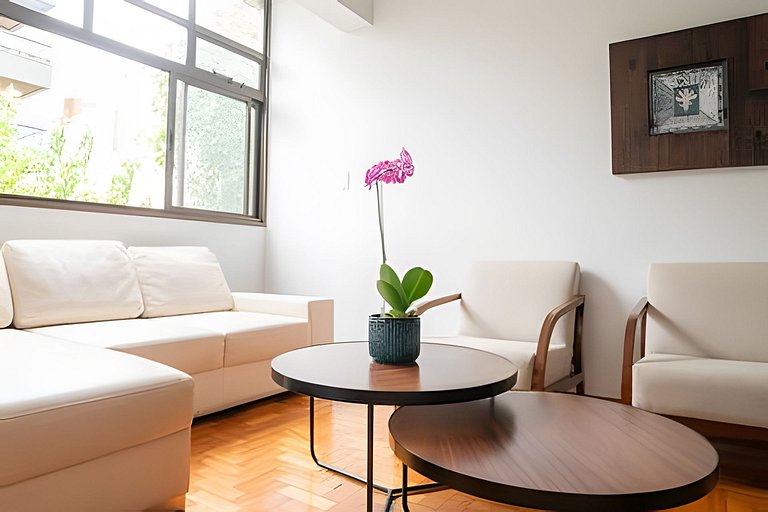 Apto de 2 Quartos bem localizado