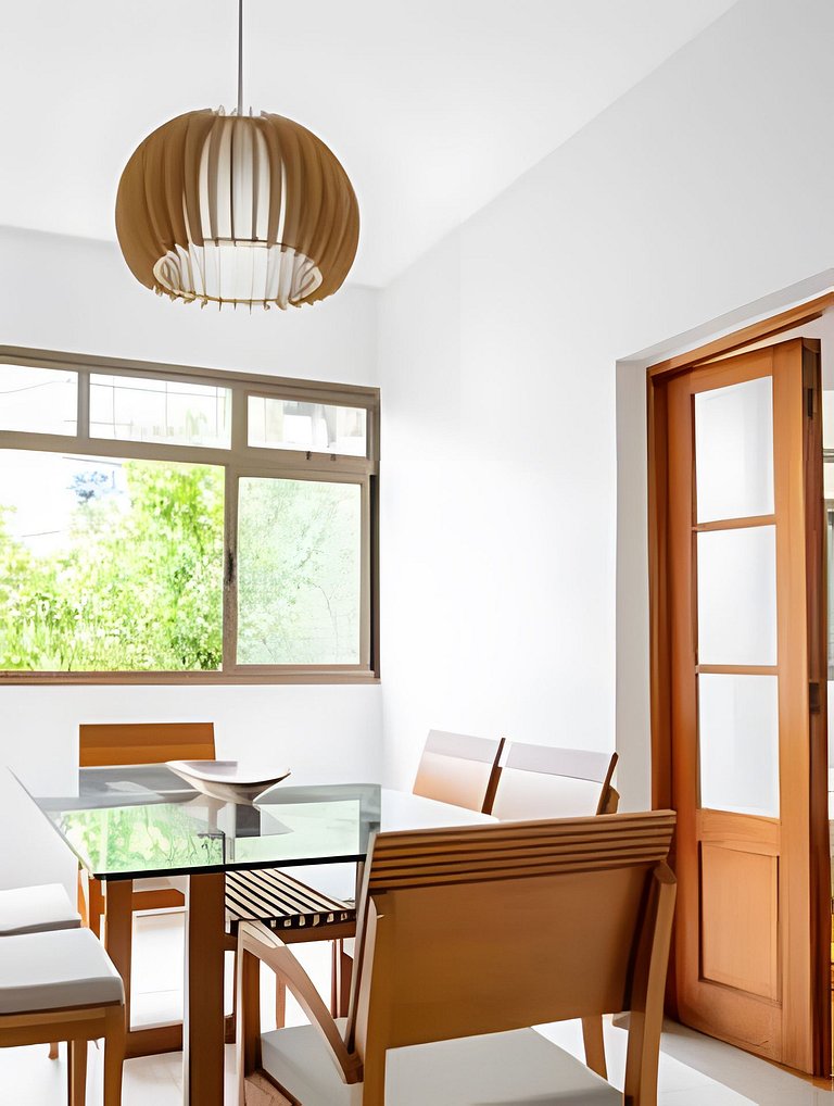 Apto de 2 Quartos bem localizado