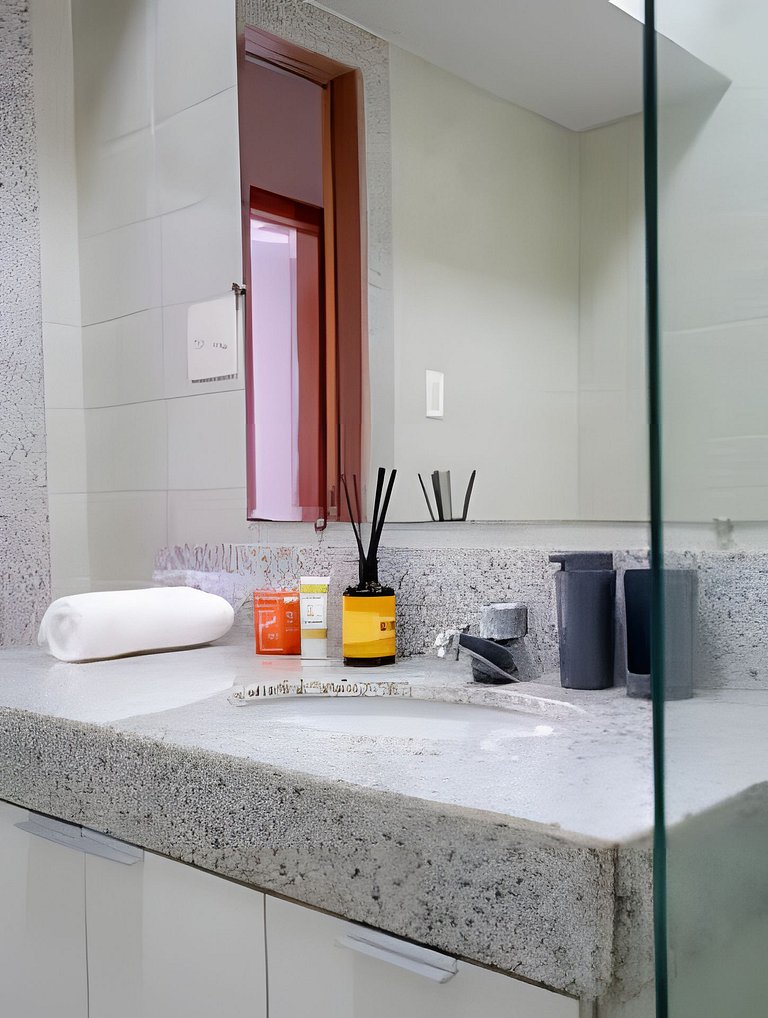 Apto de 2 Quartos bem localizado