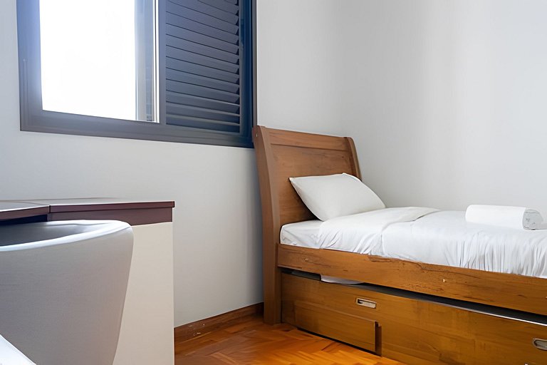 Apto de 2 Quartos bem localizado