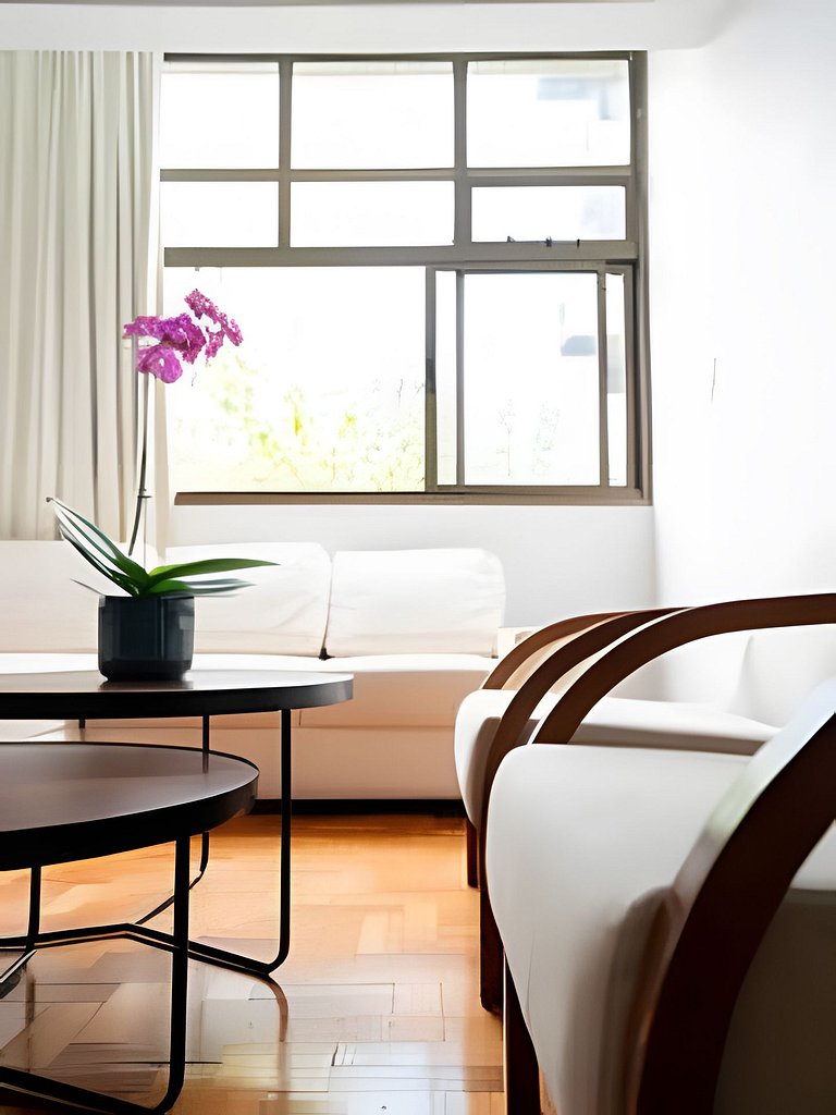 Apto de 2 Quartos bem localizado