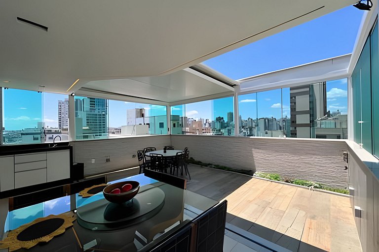 Enorme cobertura com linda vista da cidade