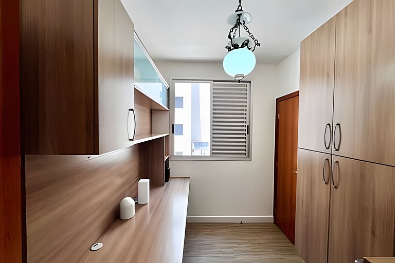 Enorme cobertura com linda vista da cidade