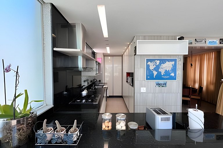 Enorme cobertura com linda vista da cidade