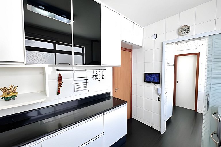 Enorme cobertura com linda vista da cidade