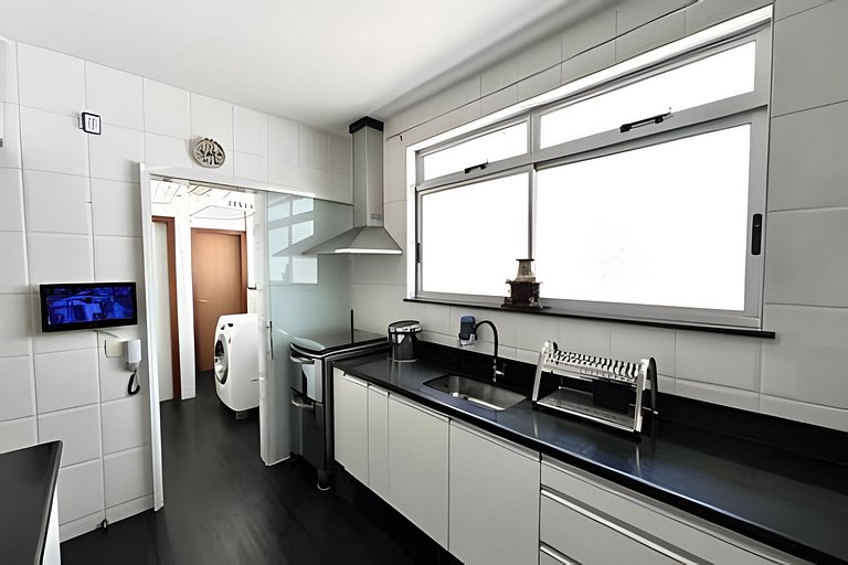 Enorme cobertura com linda vista da cidade