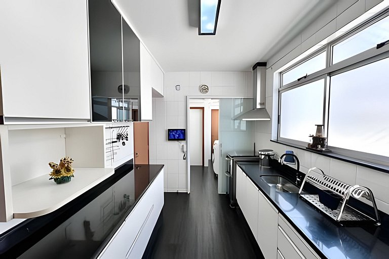 Enorme cobertura com linda vista da cidade