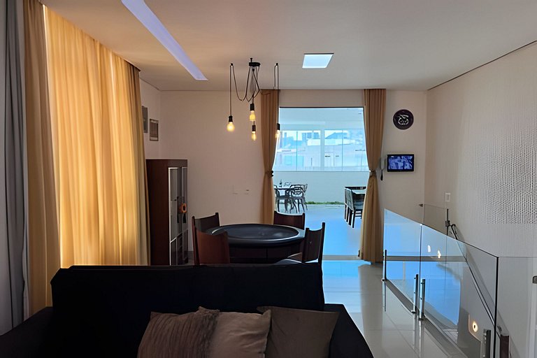 Enorme cobertura com linda vista da cidade