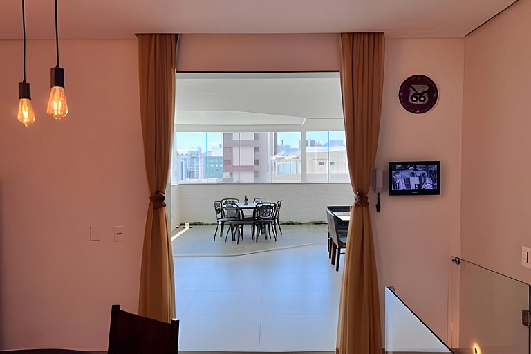 Enorme cobertura com linda vista da cidade